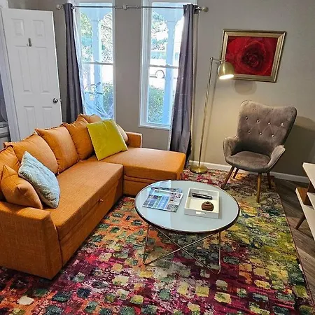 Downtown Getaway, Historic & Peaceful, Free Bikes Apartamento
